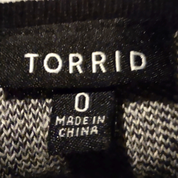 Black and White Waterfall Torrid Cardigan Size 0 - Picture 5 of 11